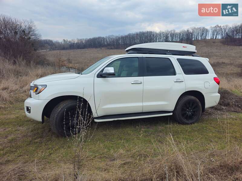 Позашляховик / Кросовер Toyota Sequoia 2016 в Києві фото 33 Позашляховик / Кросовер Toyota Sequoia 2016 в Києві