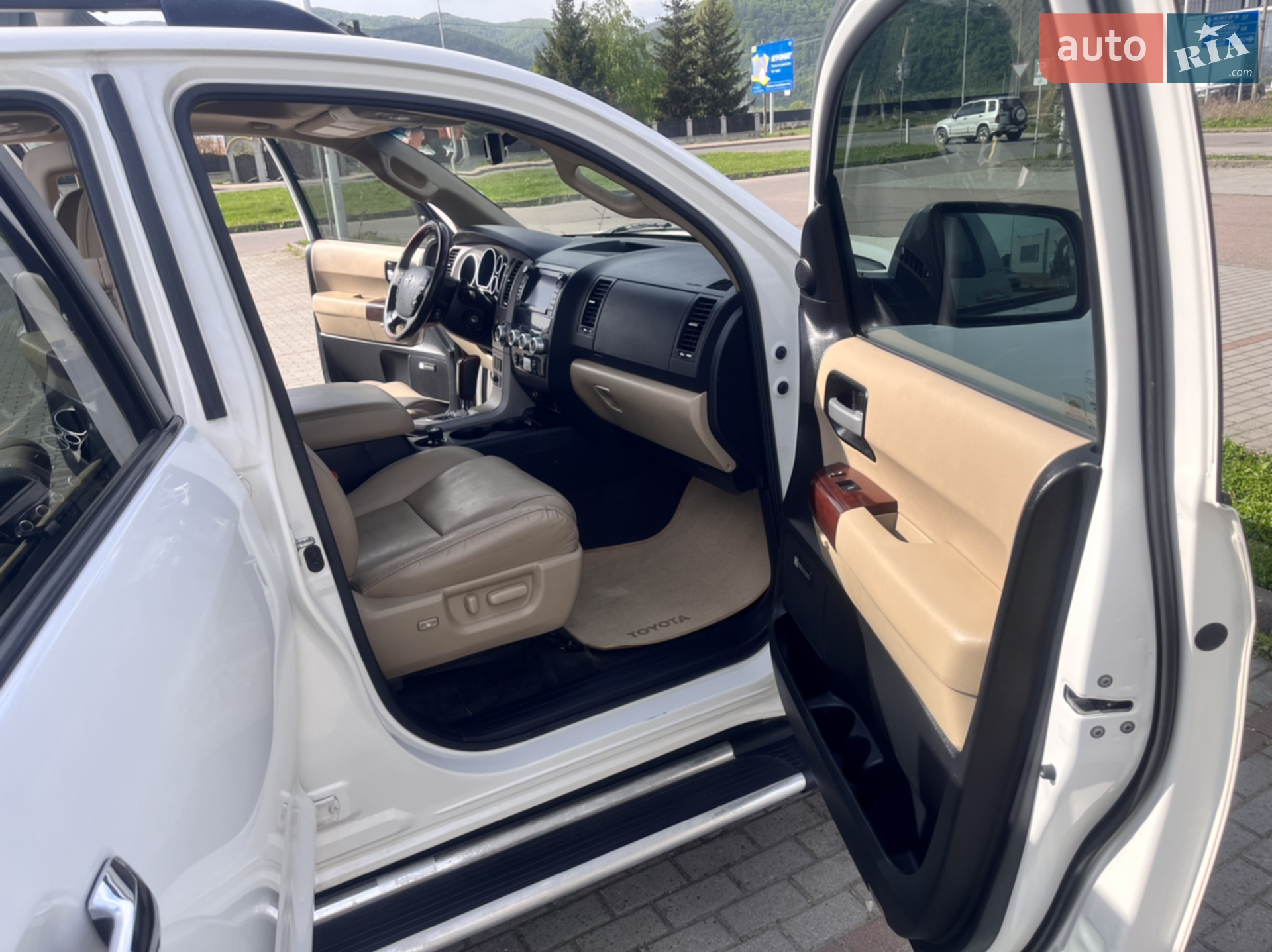2012 Toyota Sequoia - мініатюра 12