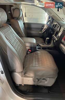 Внедорожник / Кроссовер Toyota Sequoia 2017 в 