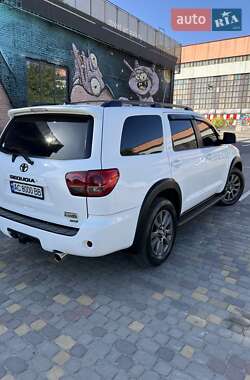 Внедорожник / Кроссовер Toyota Sequoia 2013 в Луцке