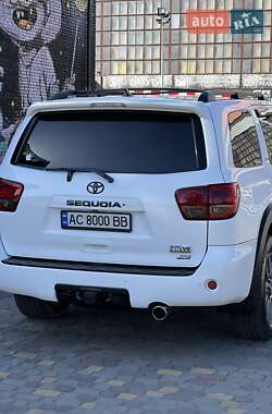 Внедорожник / Кроссовер Toyota Sequoia 2013 в Луцке