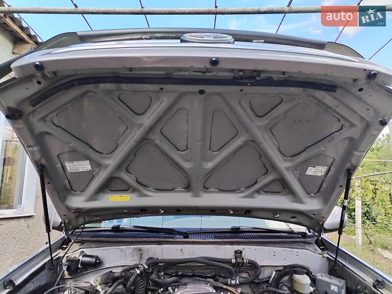 Позашляховик / Кросовер Toyota Sequoia 2002 в Одесі