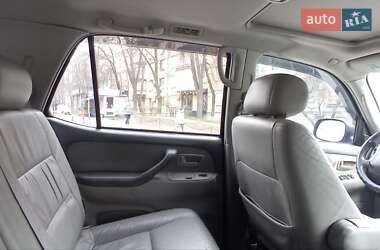 Позашляховик / Кросовер Toyota Sequoia 2004 в 