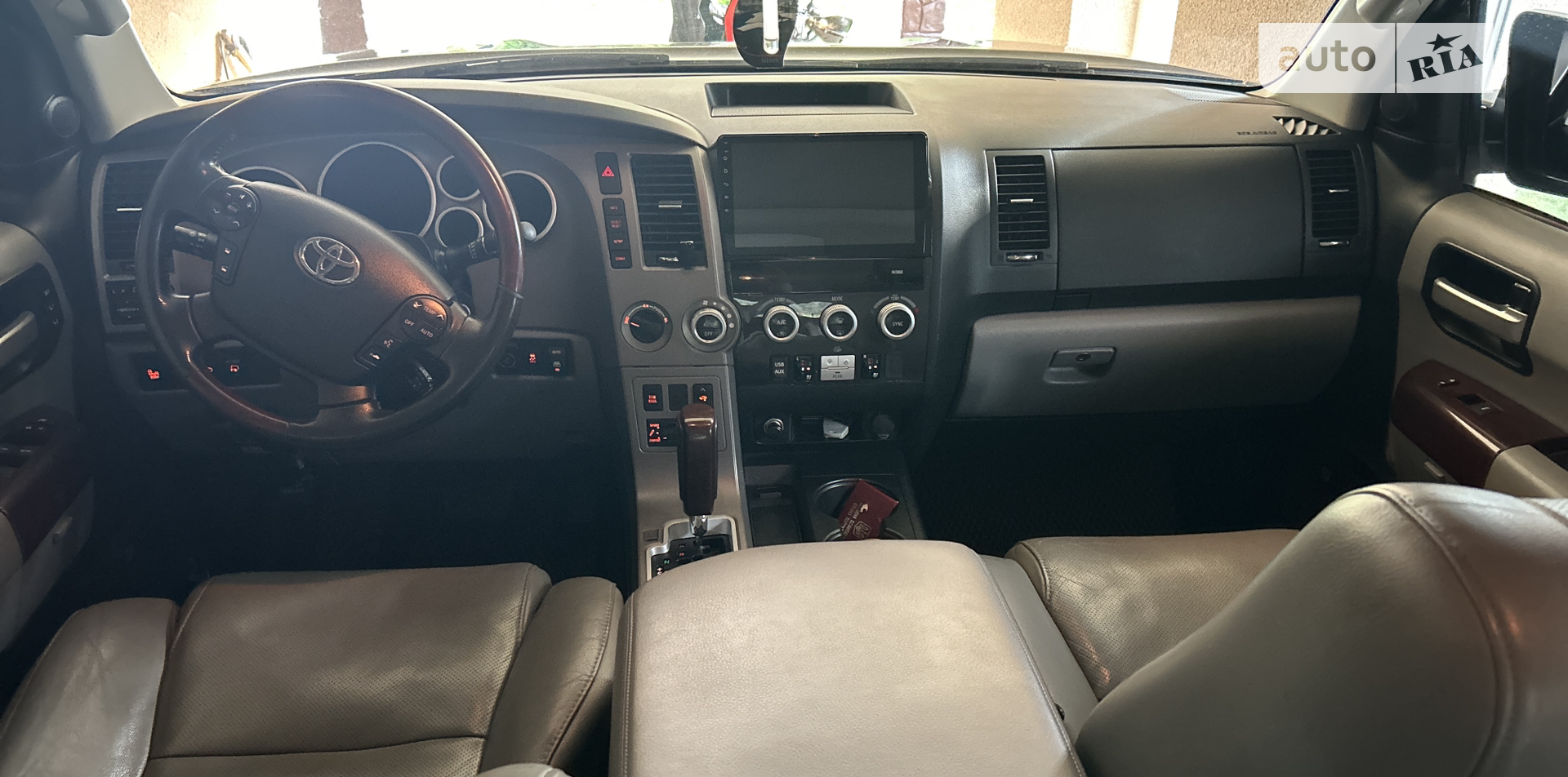 2013 Toyota Sequoia - мініатюра 16