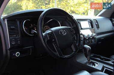 Внедорожник / Кроссовер Toyota Sequoia 2018 в 