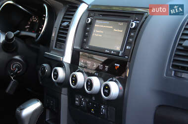 Внедорожник / Кроссовер Toyota Sequoia 2018 в 