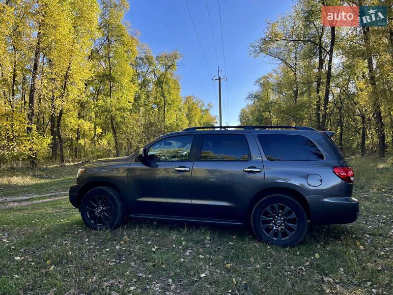 Внедорожник / Кроссовер Toyota Sequoia 2012 в Прилуках