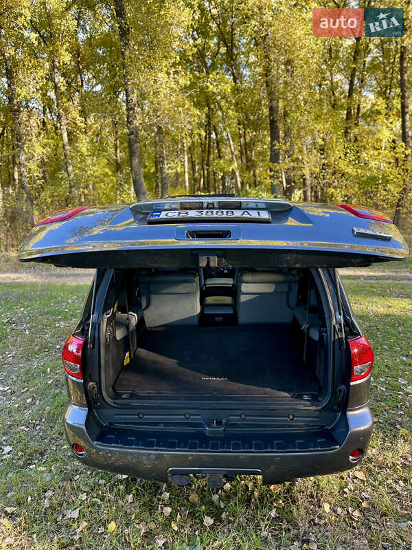 Внедорожник / Кроссовер Toyota Sequoia 2012 в Прилуках