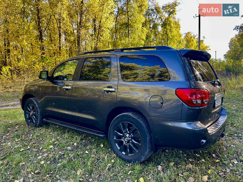 Внедорожник / Кроссовер Toyota Sequoia 2012 в Прилуках