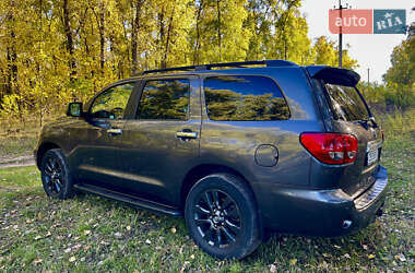 Внедорожник / Кроссовер Toyota Sequoia 2012 в 