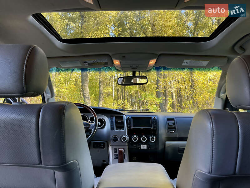 Внедорожник / Кроссовер Toyota Sequoia 2012 в Прилуках