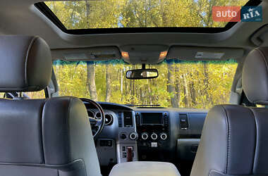 Внедорожник / Кроссовер Toyota Sequoia 2012 в 
