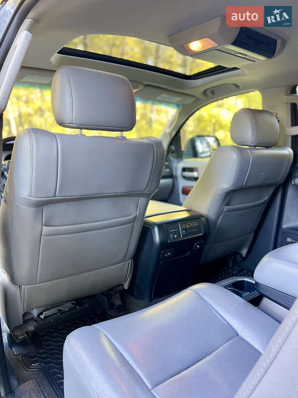 Внедорожник / Кроссовер Toyota Sequoia 2012 в Прилуках