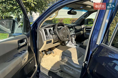 Внедорожник / Кроссовер Toyota Sequoia 2008 в 