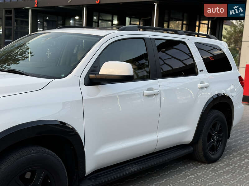 Позашляховик / Кросовер Toyota Sequoia 2017 в Рівному