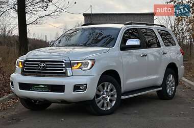 Внедорожник / Кроссовер Toyota Sequoia 2016 в Киеве