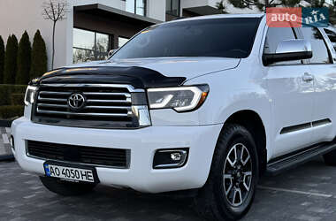 Позашляховик / Кросовер Toyota Sequoia 2016 в Ужгороді