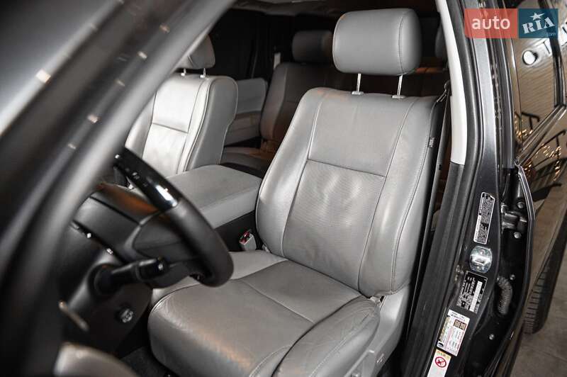 Позашляховик / Кросовер Toyota Sequoia 2018 в Одесі