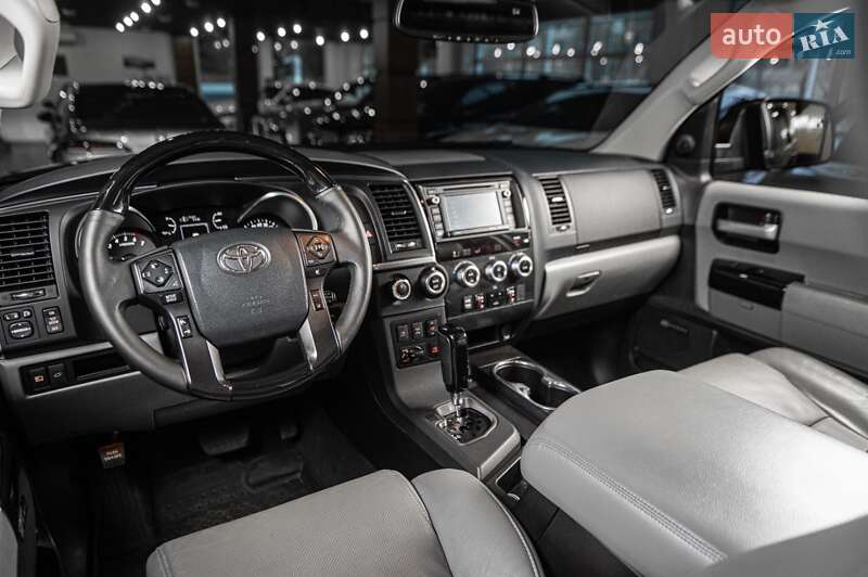 Позашляховик / Кросовер Toyota Sequoia 2018 в Одесі