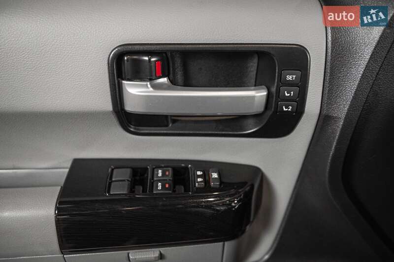 Позашляховик / Кросовер Toyota Sequoia 2018 в Одесі