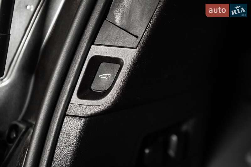 Позашляховик / Кросовер Toyota Sequoia 2018 в Одесі