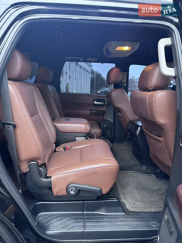 Позашляховик / Кросовер Toyota Sequoia 2015 в Ужгороді