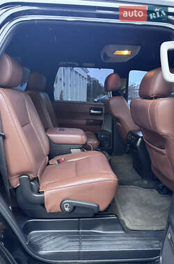 Позашляховик / Кросовер Toyota Sequoia 2015 в Ужгороді