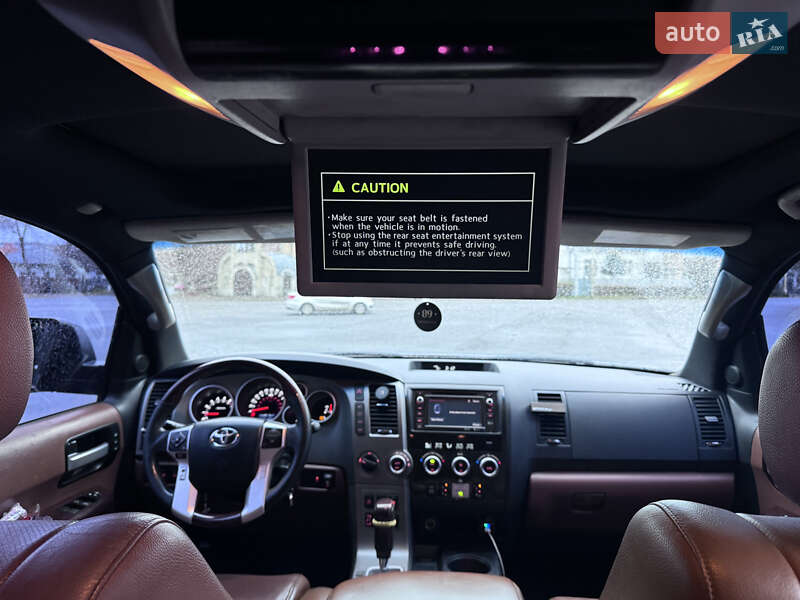 Позашляховик / Кросовер Toyota Sequoia 2015 в Ужгороді