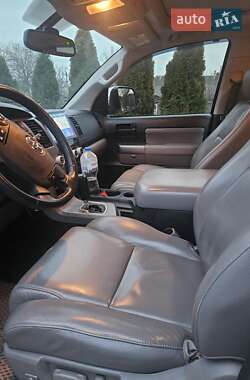 Позашляховик / Кросовер Toyota Sequoia 2013 в Чернівцях