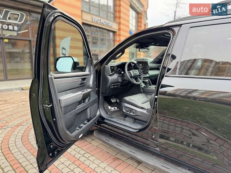 Внедорожник / Кроссовер Toyota Sequoia 2023 в Киеве