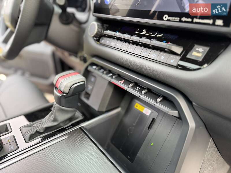 Внедорожник / Кроссовер Toyota Sequoia 2023 в Киеве