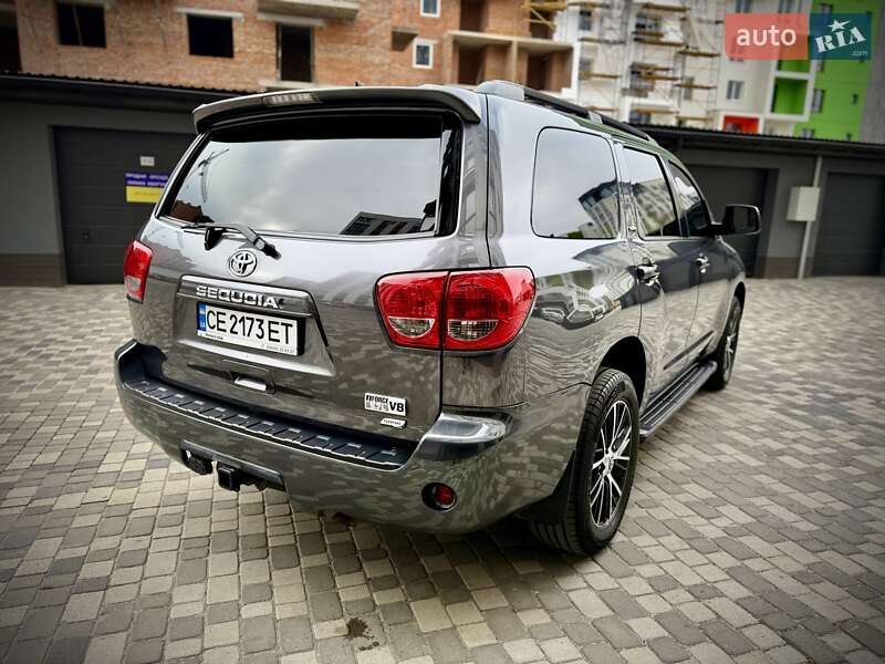 Внедорожник / Кроссовер Toyota Sequoia 2015 в Ивано-Франковске