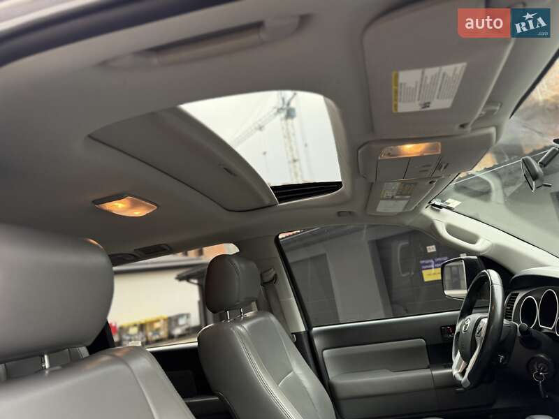 Внедорожник / Кроссовер Toyota Sequoia 2015 в Ивано-Франковске