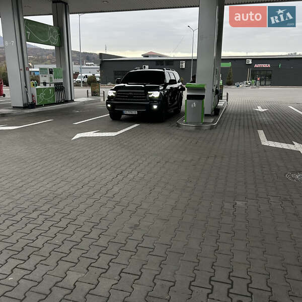 Toyota Sequoia 2017