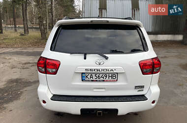 Позашляховик / Кросовер Toyota Sequoia 2014 в 
