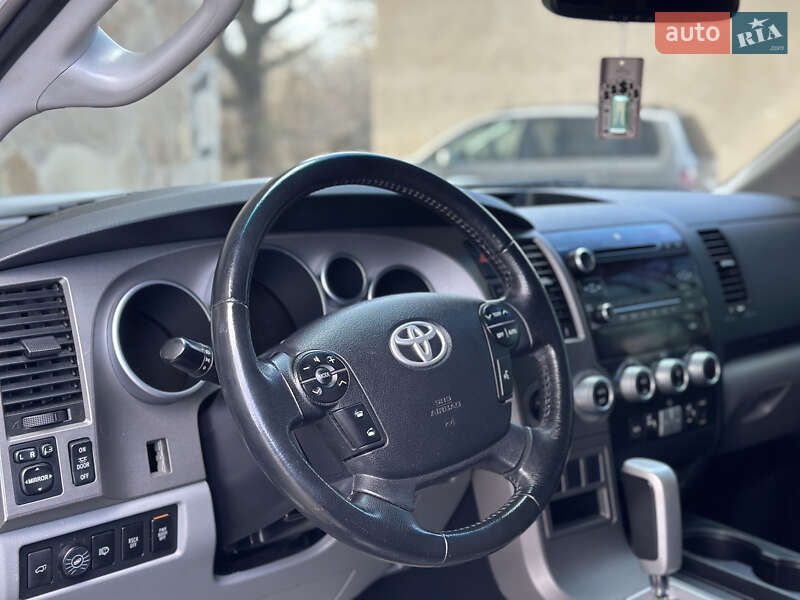 Позашляховик / Кросовер Toyota Sequoia 2009 в Надвірній