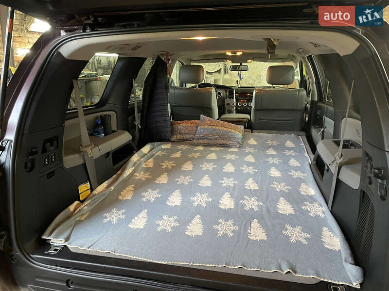Внедорожник / Кроссовер Toyota Sequoia 2012 в Киеве