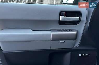 Внедорожник / Кроссовер Toyota Sequoia 2015 в 