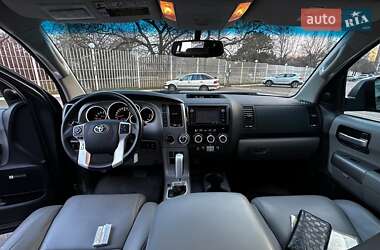 Внедорожник / Кроссовер Toyota Sequoia 2015 в 