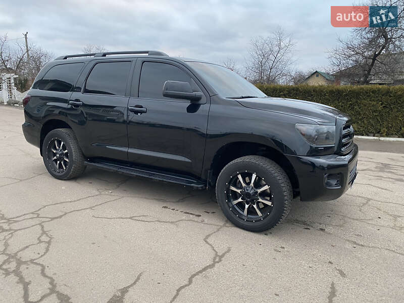 Внедорожник / Кроссовер Toyota Sequoia 2012 в Киеве