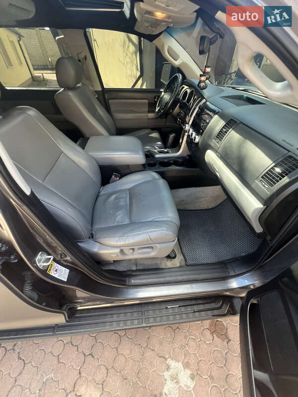 Позашляховик / Кросовер Toyota Sequoia 2011 в Києві