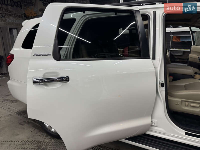 Позашляховик / Кросовер Toyota Sequoia 2013 в Києві