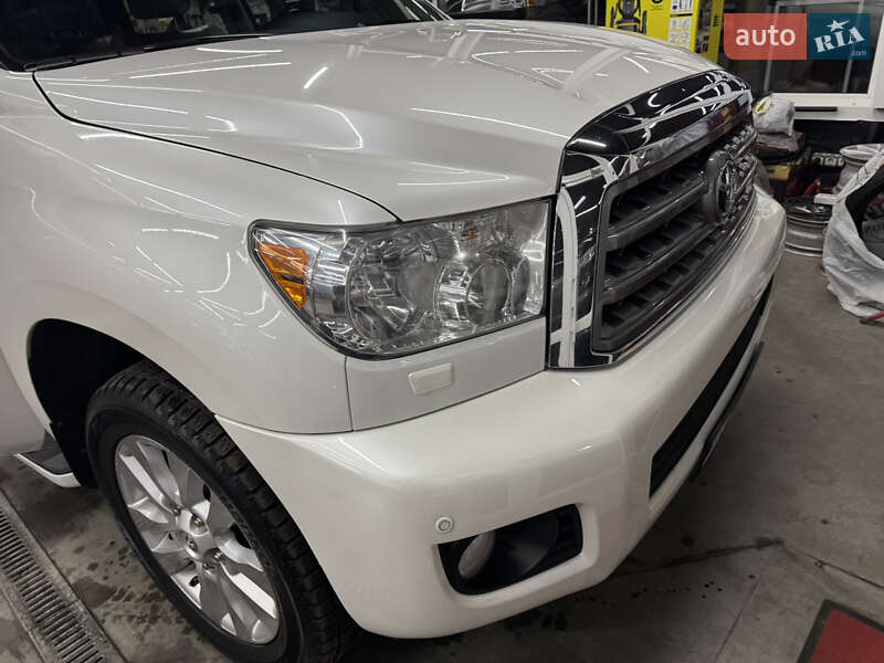 Позашляховик / Кросовер Toyota Sequoia 2013 в Києві