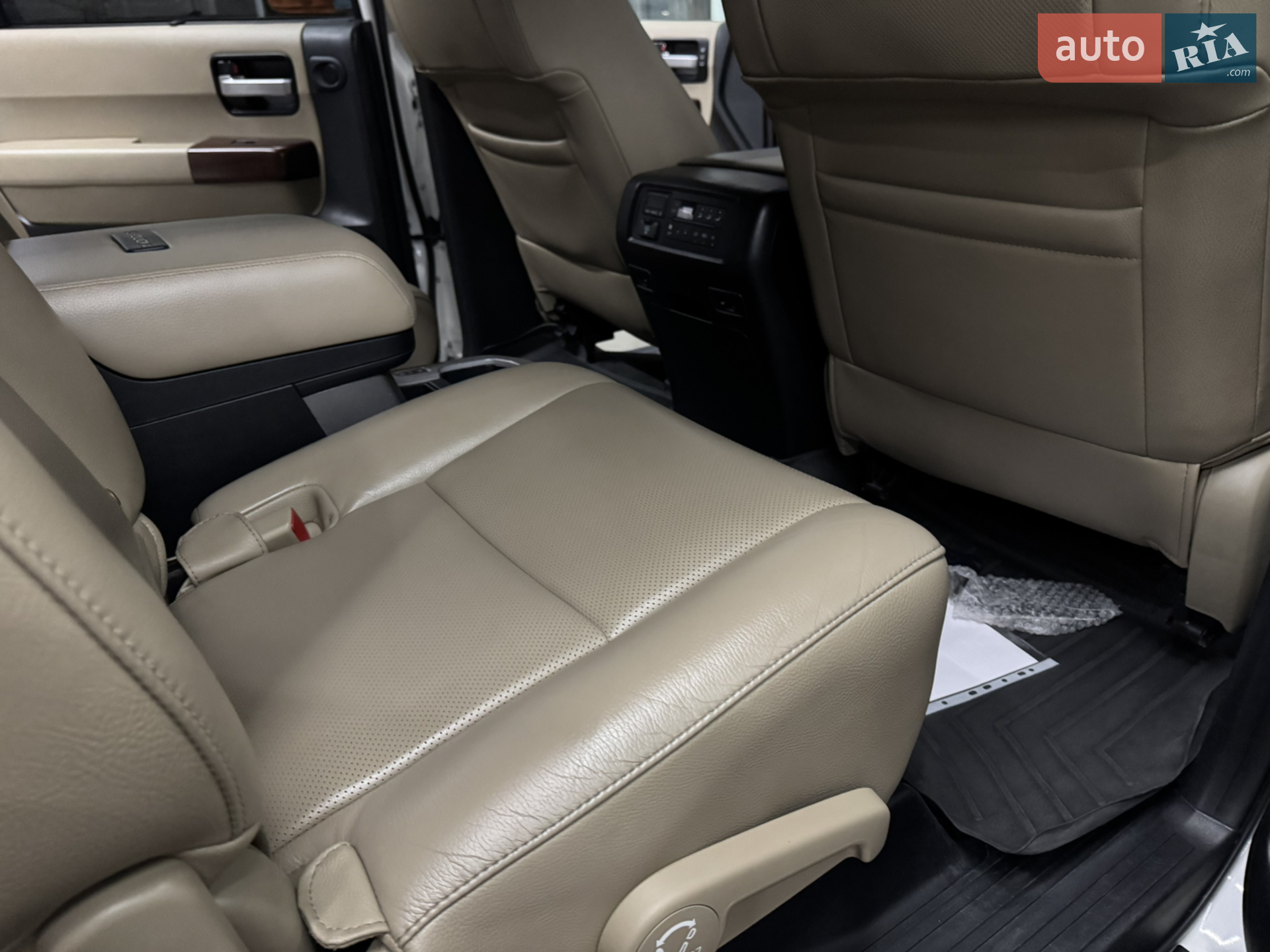 2013 Toyota Sequoia - мініатюра 27