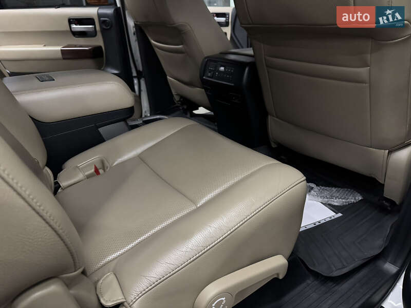 Позашляховик / Кросовер Toyota Sequoia 2013 в Києві