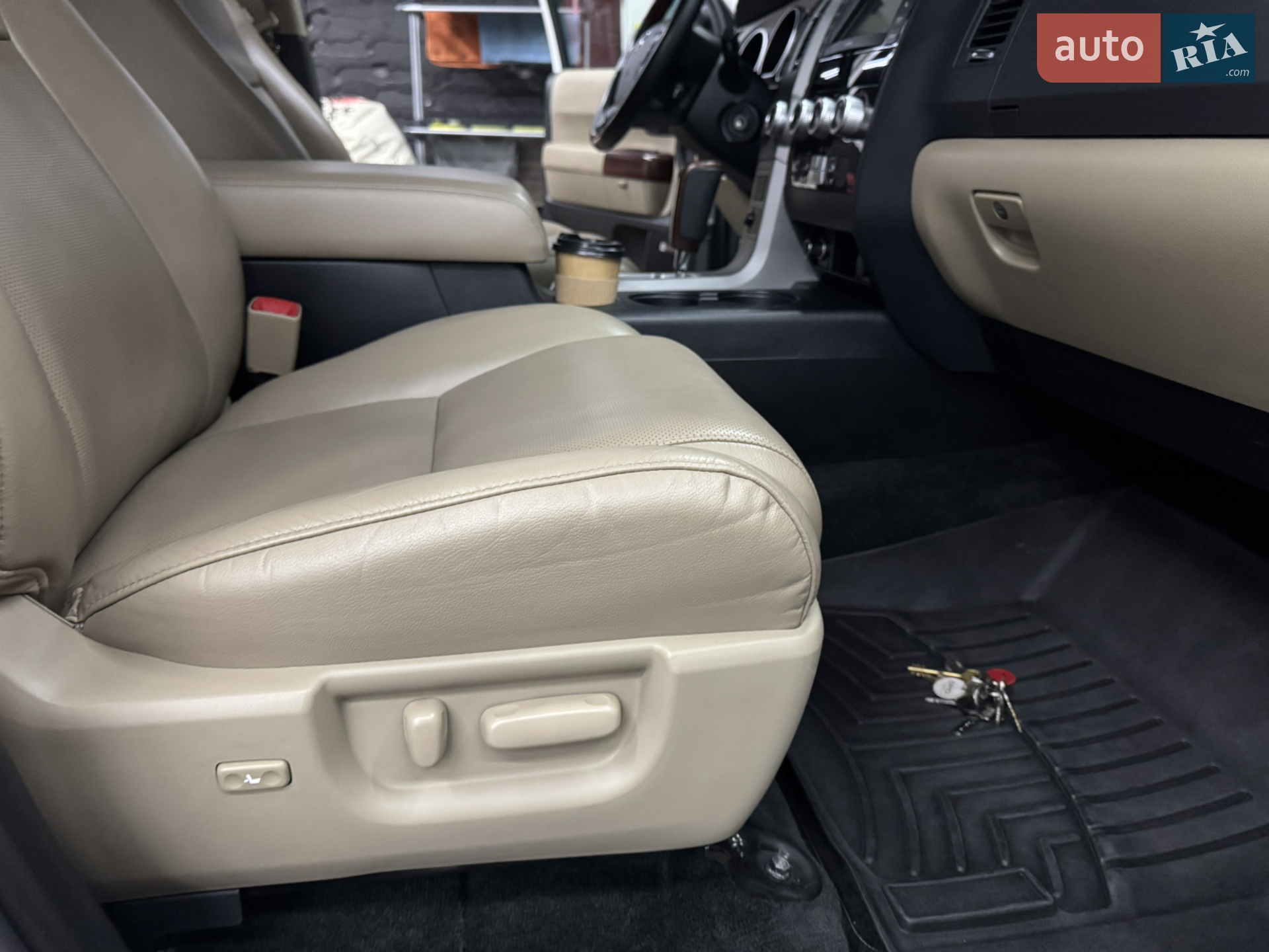 2013 Toyota Sequoia - мініатюра 31