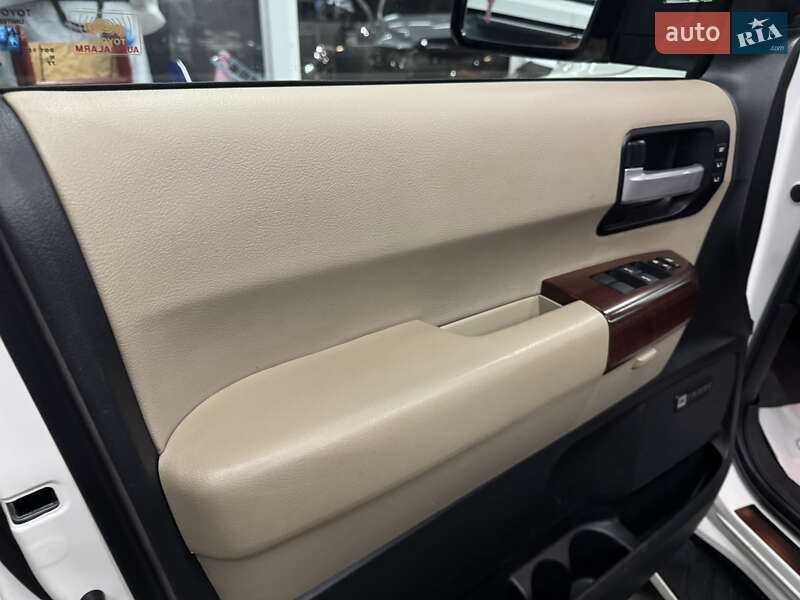 Позашляховик / Кросовер Toyota Sequoia 2013 в Києві