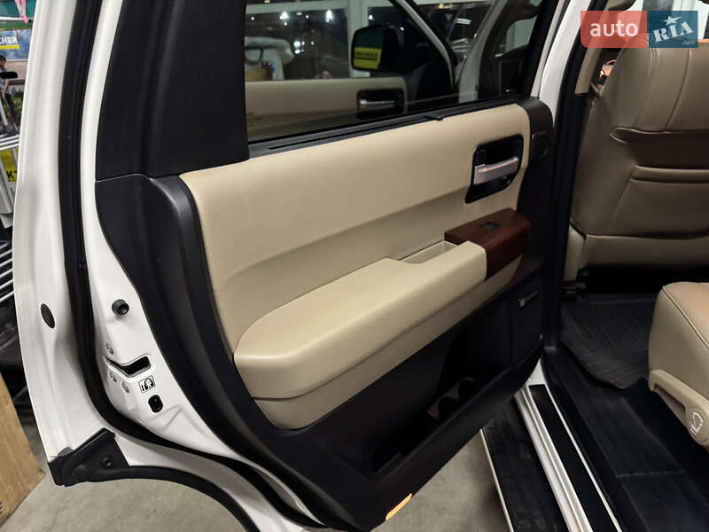 Позашляховик / Кросовер Toyota Sequoia 2013 в Києві