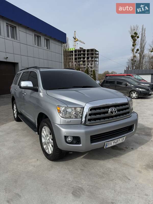 Внедорожник / Кроссовер Toyota Sequoia 2015 в 