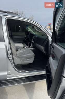 Внедорожник / Кроссовер Toyota Sequoia 2015 в 
